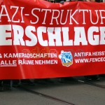 Transparent "Nazistrukturen zerschlagen!"
