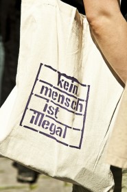 Kein Mensch ist illegal (Quelle: flickr.com/photos/marcofieber/)