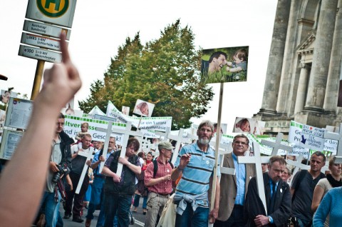 "1000 Kreuze"-Demonstration in Berlin 2011 (Quelle: andreas-domma.de)