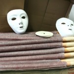 Beschlagnahmte Masken und Fackeln Beschlagnahmte Masken und Fackeln
