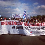 Fronttransparent auf der Demonstration anlässlich des 20. Jahrestages (Quelle: flickr.com/photos/30669460@N06/)