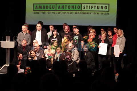 Gruppenfoto der Nominierten des diesjährigen sächsischen Demokratiepreises