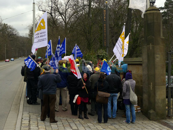 Sozialprotest vor Schloss Eckberg