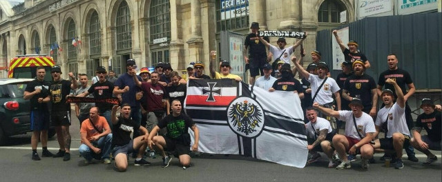 Nazis bei der Fußballeuropameisterschaft in Lille (Frankreich) 2016. Links im Bild: Frederic Pöthig